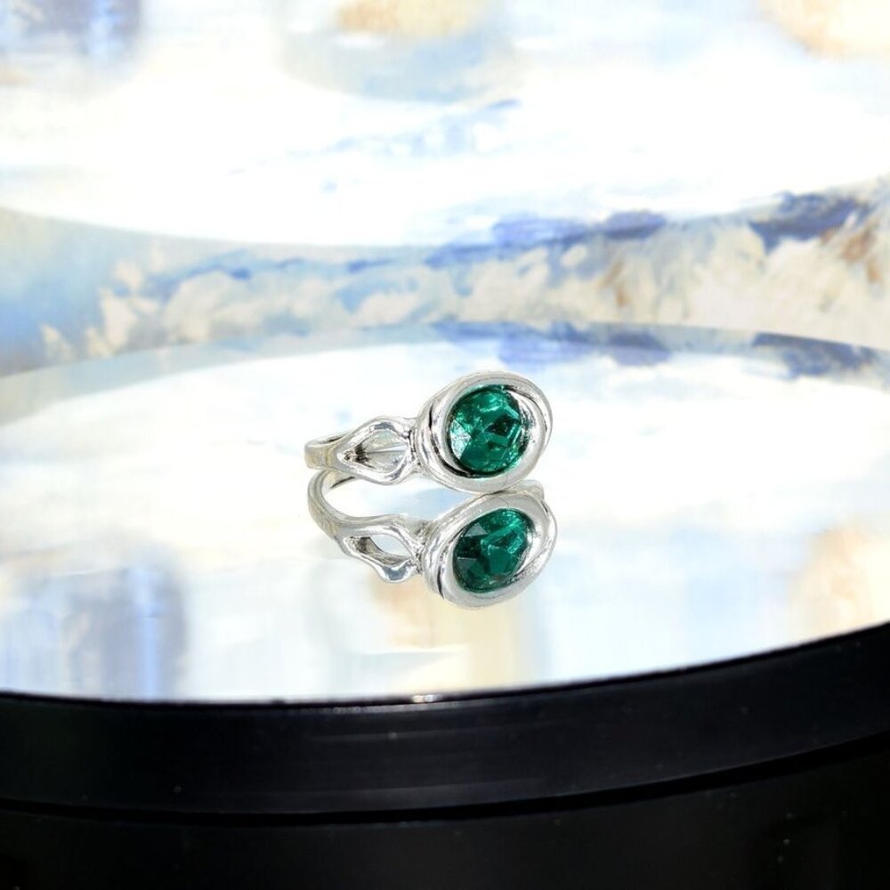 Zalia Oval Modern Silver Ring with Emerald Green Colored Crystal Size 9 Gift Box